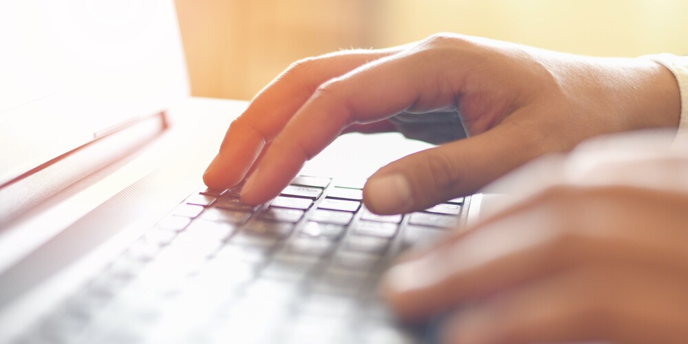 メール代行に依頼できる業務内容と費用相場