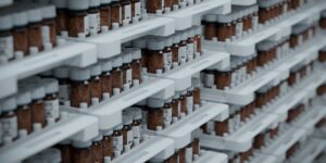 医薬品物流センターを委託する際の注意点