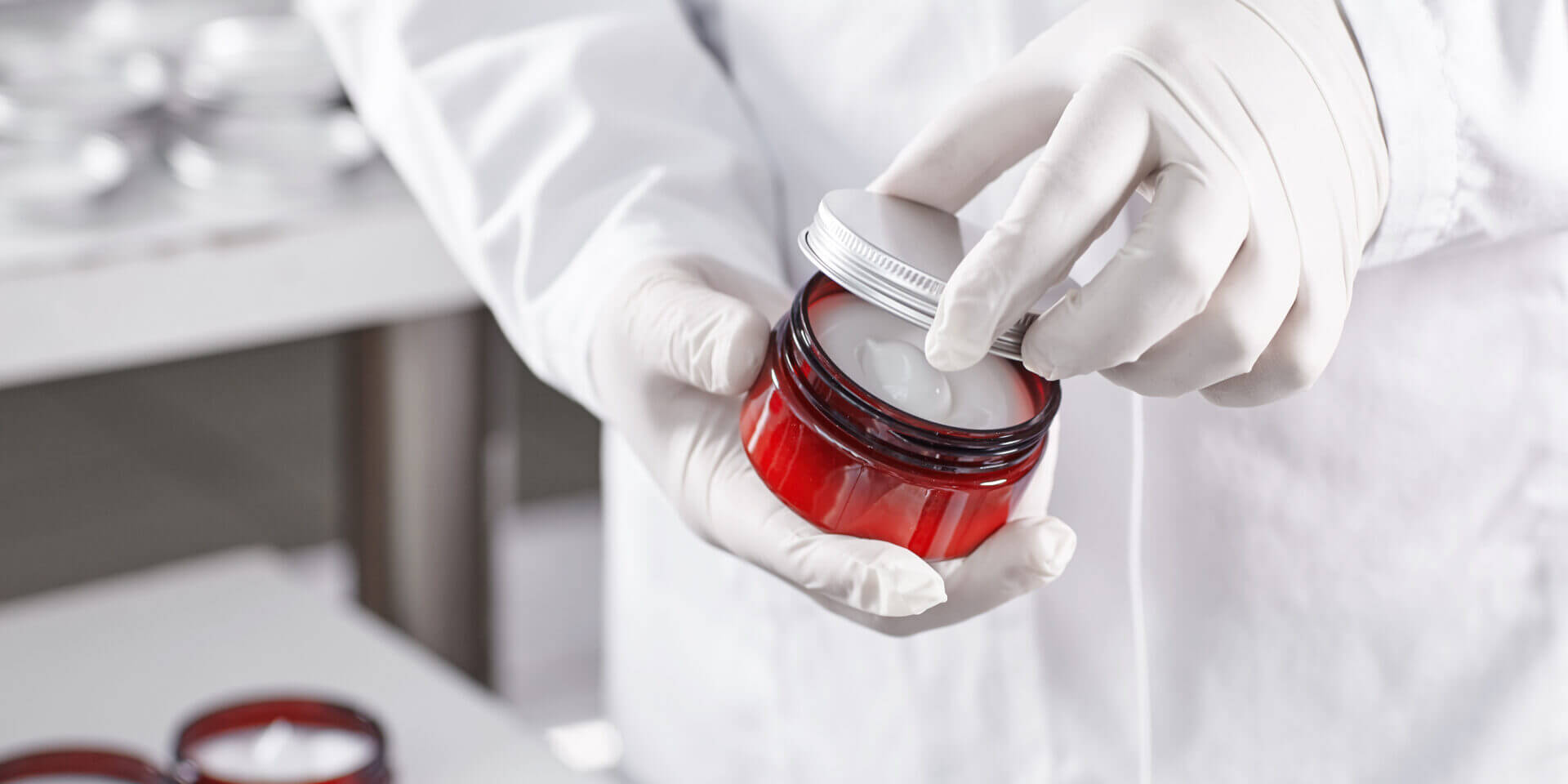 化粧品製造業許可の取得に必要な要件